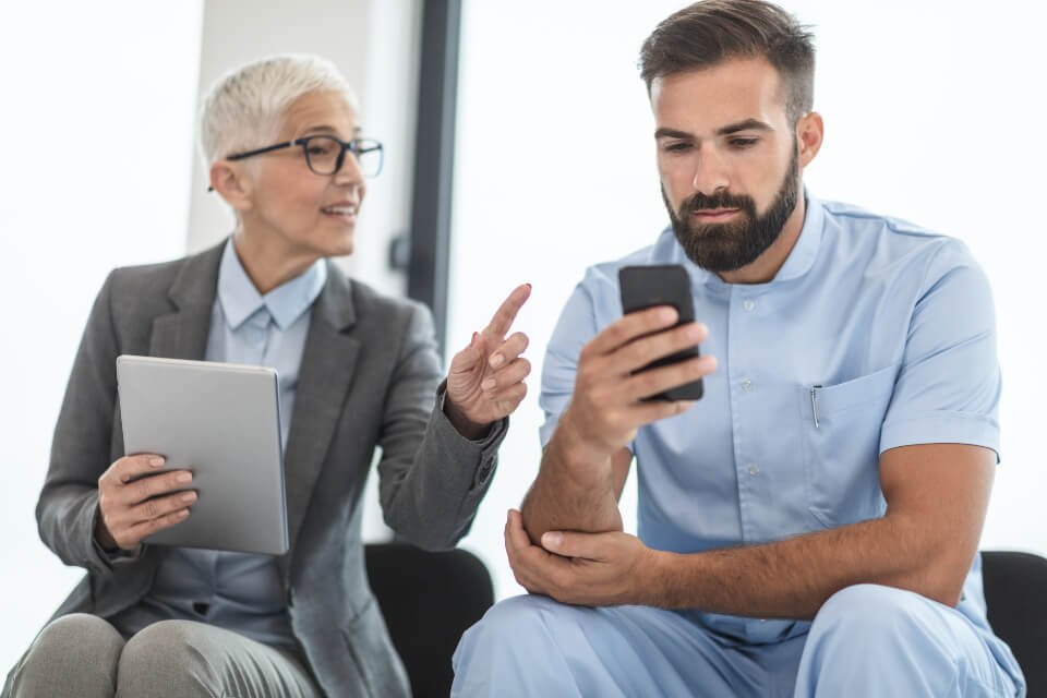 Données synthétiques en santé : la passerelle pour déployer l’IA en entreprise sans violer le RGPD