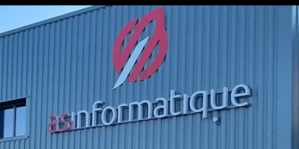 le logo de as informatique sur la devanture du magasin